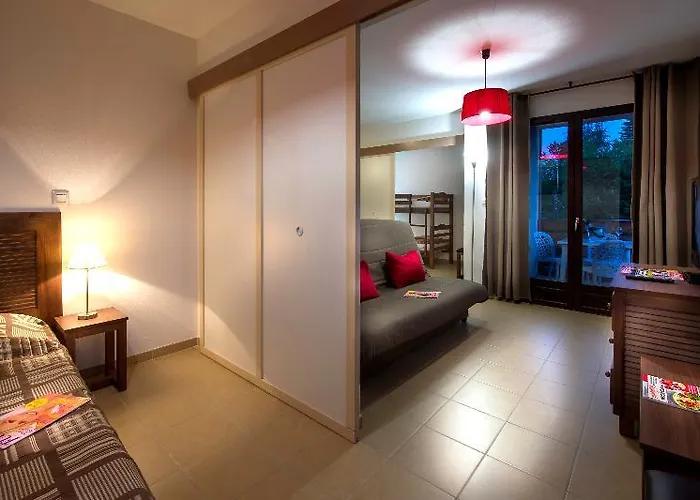 Vacanceole - Le Clos Du Rocher מלון דירות Les Eyzies